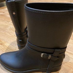 Barneys New York Leather-Belt Rain Boots size 38 (U.S. size 7.5-8)